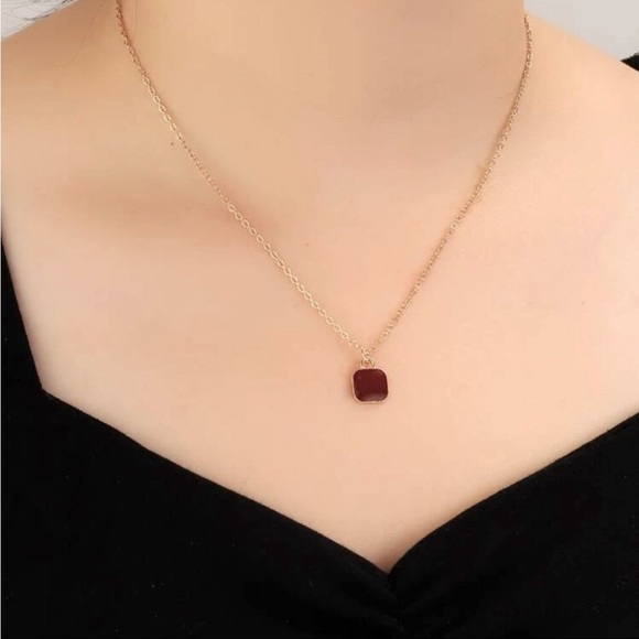 WINE PENDANT GOLD NECKLACE - Picture 2 of 4